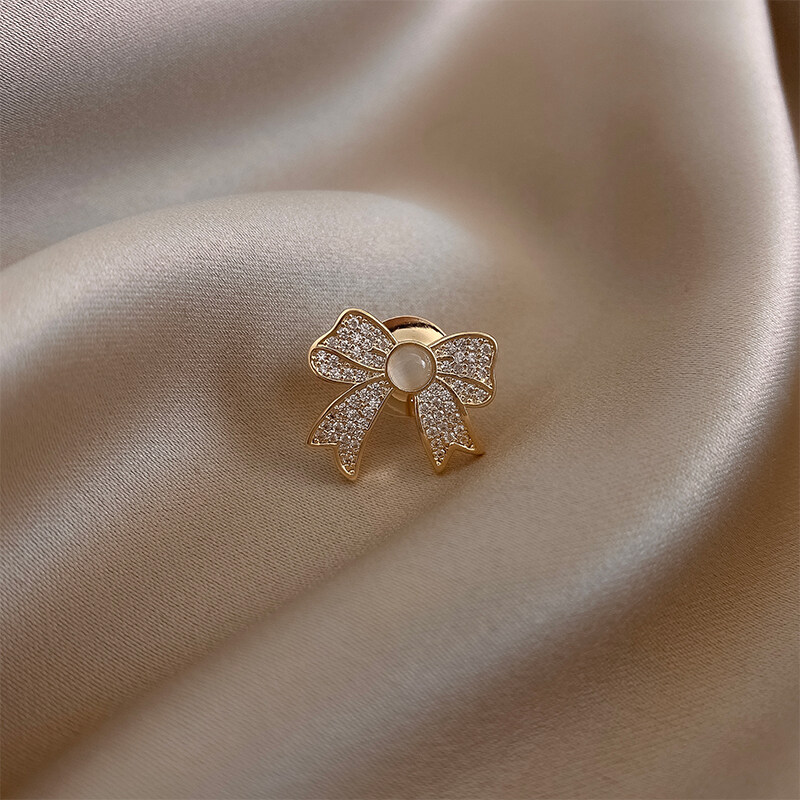 Fashion Brooch Flower Bow Brooches for Women Metal Anti-glare Lapel Pin Fixed Clothes Pins Sweater Coat Clothing Accessories